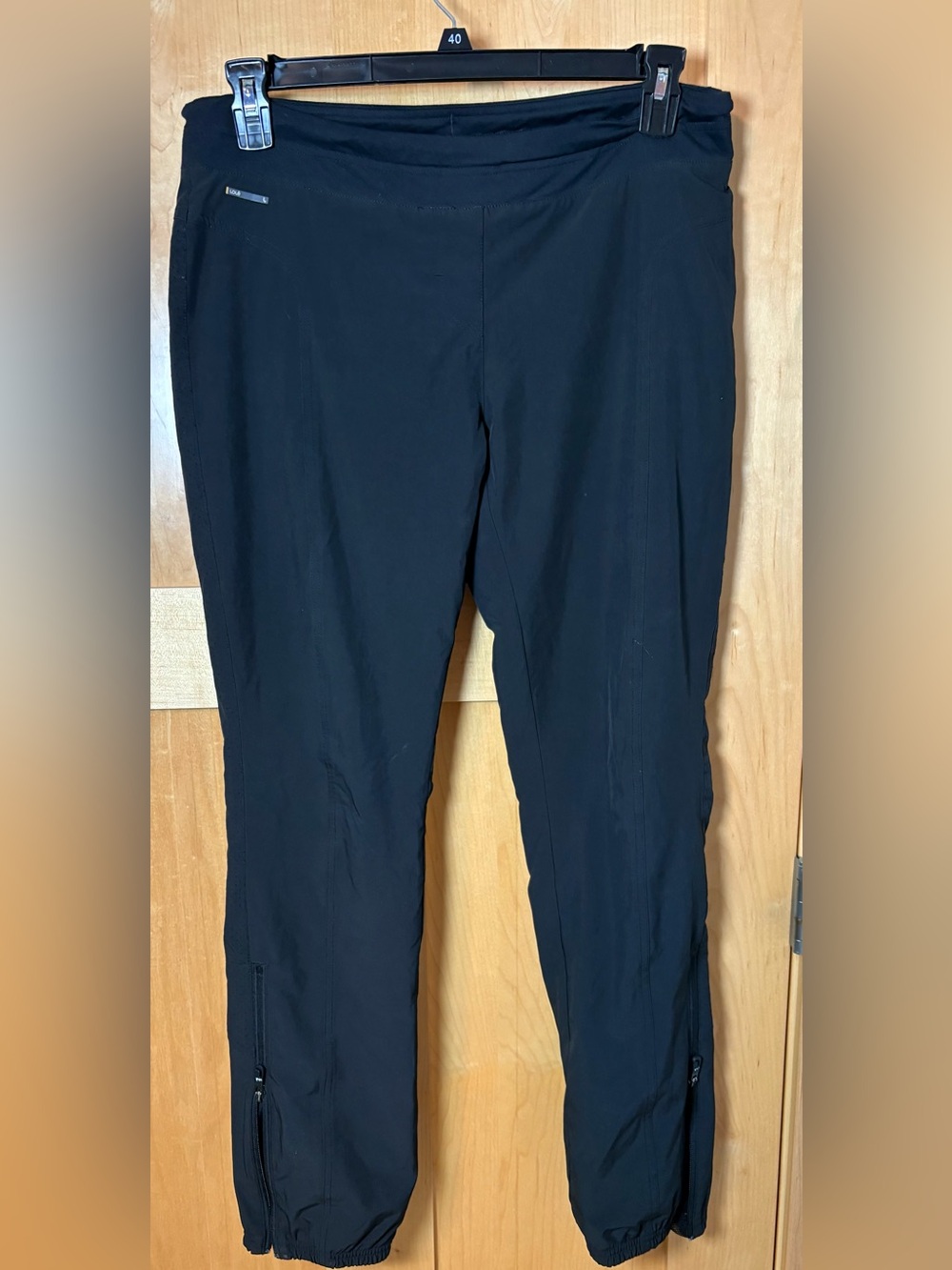 Lolë Women’s Black Technical Stretch Pants M Ankle Zip Travel Hiking
